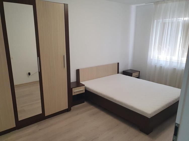 Apartament cu 2 camere decomandat în Tractorul