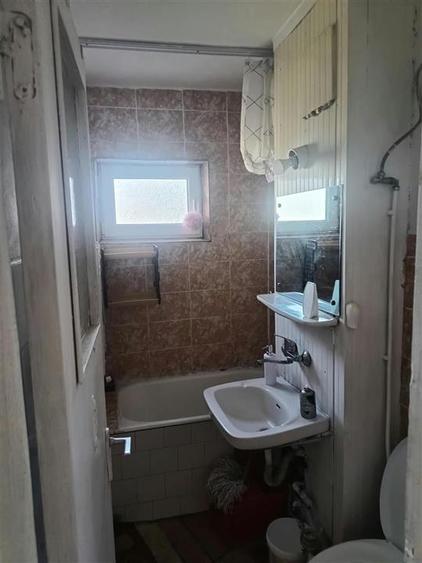 Apartament cu 2 camere semidecomandat, mobilat în Dacia