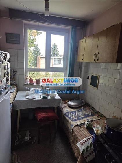 Apartament cu 2 camere semidecomandat în Craiovei