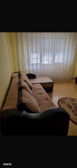 Apartament cu 3 camere semidecomandat în Sud
