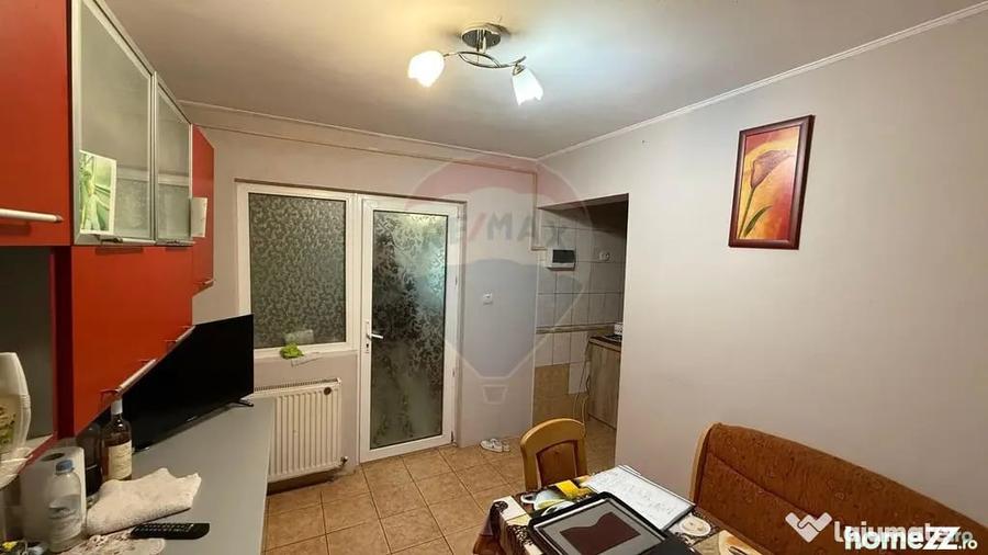 Casă cu 5 camere cu Teren 500 Mp în Est