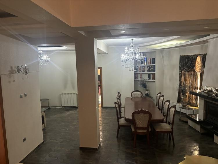 Casă cu 6 camere cu Teren 1000 Mp în Central