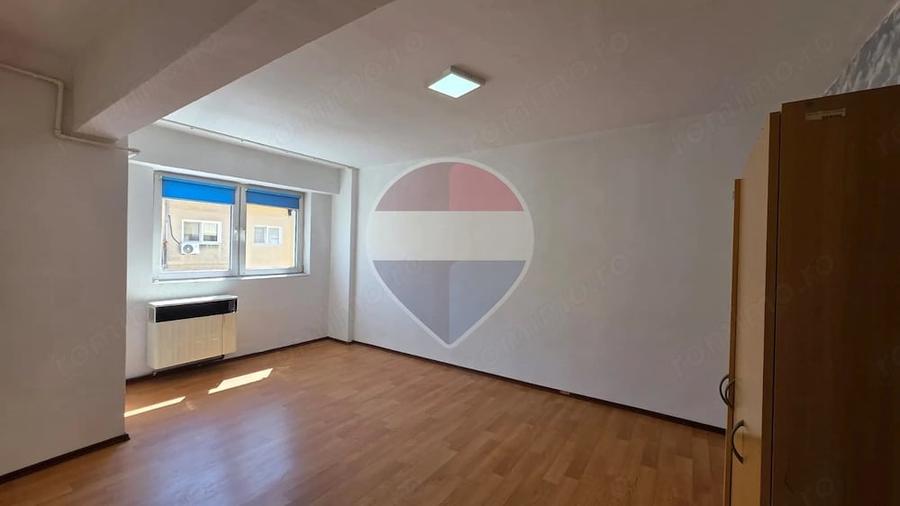Apartament cu 4 camere decomandat în Vitrometan