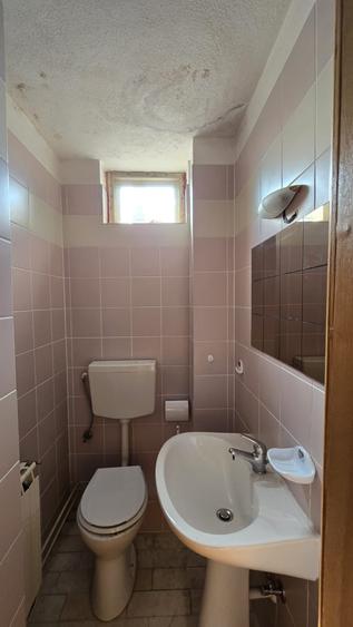 Casă cu 5 camere cu Canalizare în Brănești