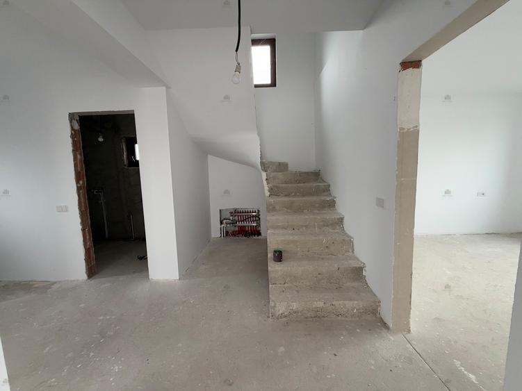 Casă individuală cu 5 camere cu Garaj în Popești-Leordeni