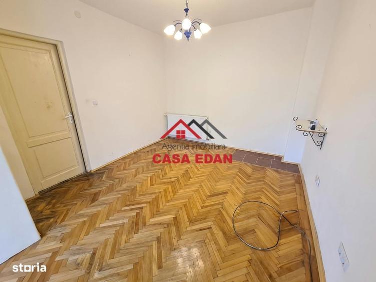 Casă cu 3 camere decomandat cu Teren 164 Mp în Central