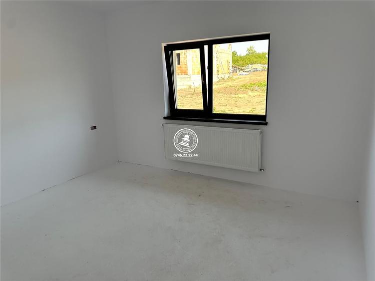 Casă cu 4 camere decomandat cu Teren 124.23000335693 Mp în Tomești