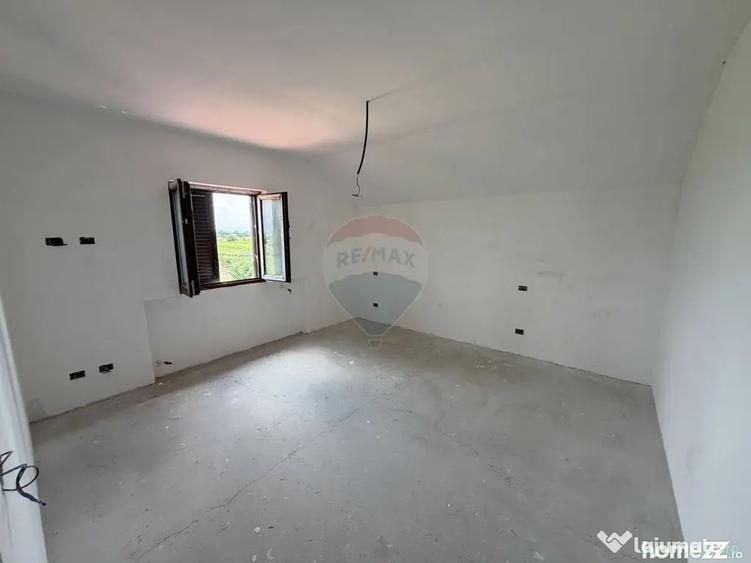Casă cu 5 camere cu Teren 3960 Mp în Lămotești