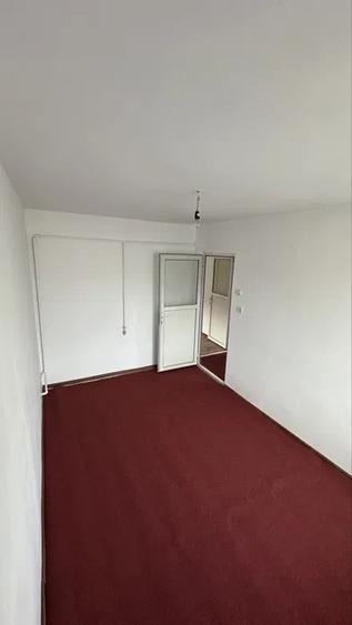 Apartament cu 3 camere decomandat în Păcurari