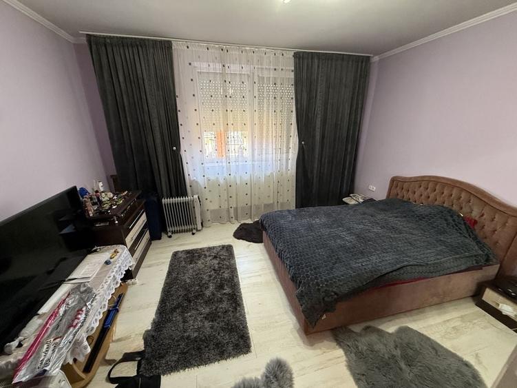 Casă cu 4 camere în Careiului