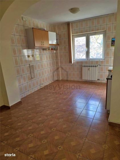 Apartament cu 3 camere semidecomandat, mobilat în Pantelimon