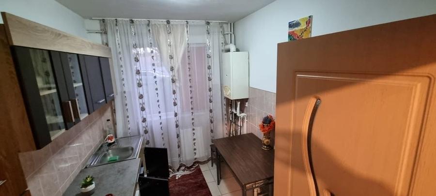 Apartament cu 2 camere decomandat în Podu Roș