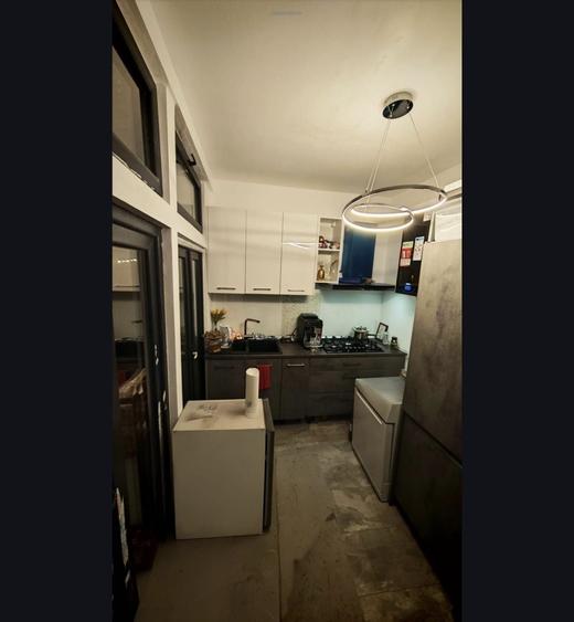 Apartament cu 4 camere semidecomandat în Moșilor