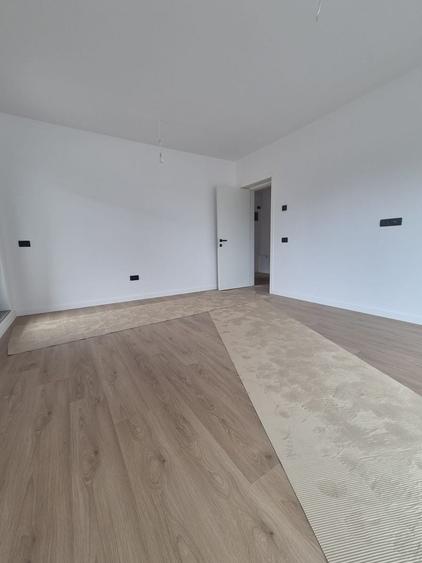 Apartament cu 3 camere decomandat în Theodor Pallady