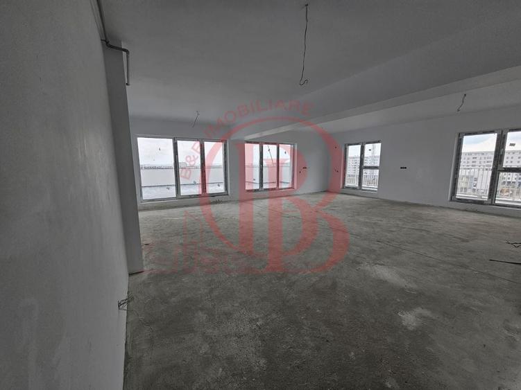 Apartament cu 4 camere decomandat în Theodor Pallady