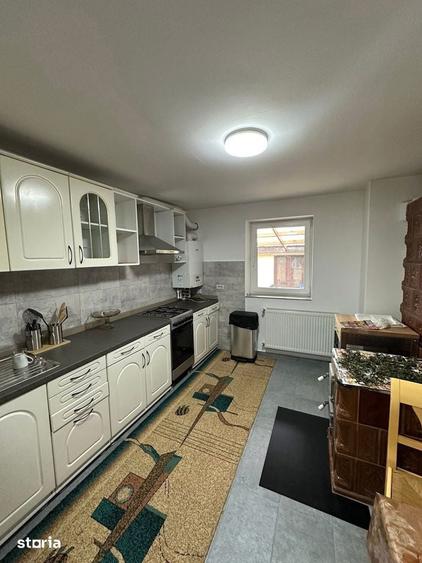 Casă cu 3 camere cu Teren 1500 Mp în Central