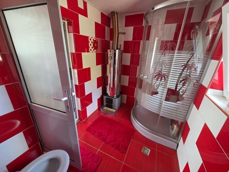 Casă cu 4 camere în Stănești