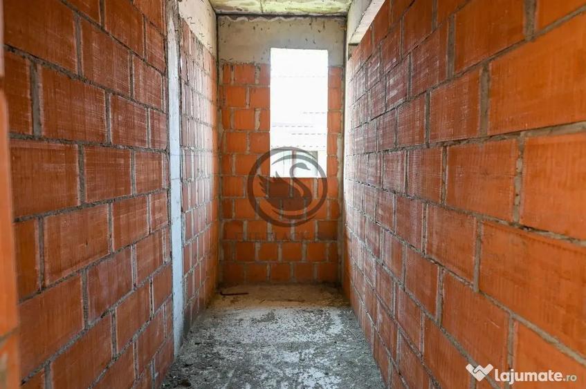 Casă cu 5 camere cu Teren 384 Mp în Central