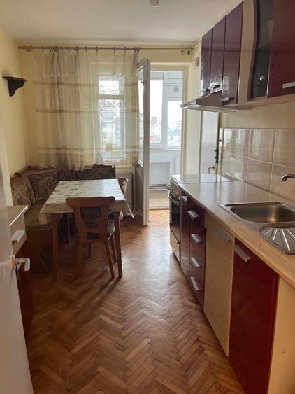 Apartament cu 3 camere decomandat în Central