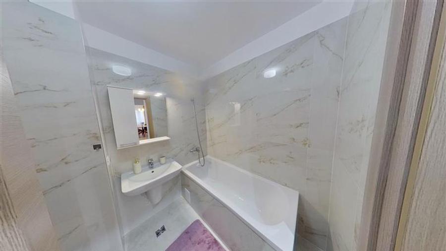 Apartament cu 2 camere decomandat în Tractorul