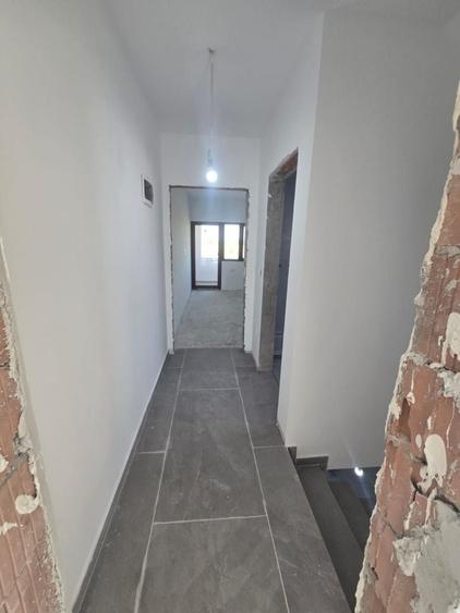Duplex cu 4 camere cu Canalizare în Plopi
