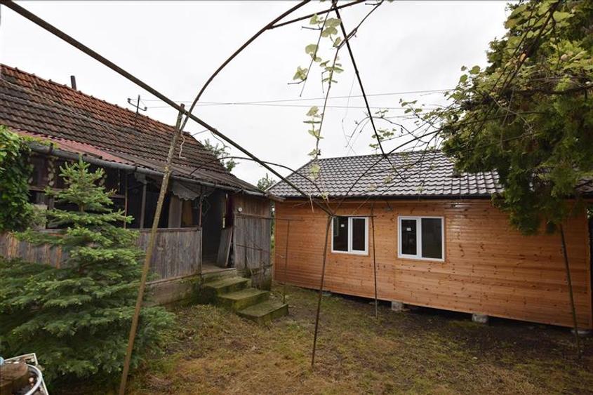 Casă individuală cu 2 camere cu Teren 3132 Mp în Almașu Mic (Balc)