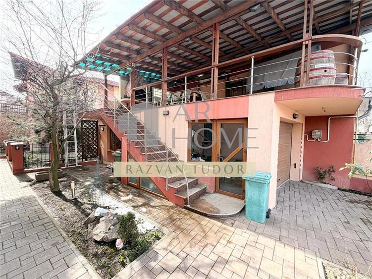 Casă individuală cu 6 camere cu Canalizare în Central
