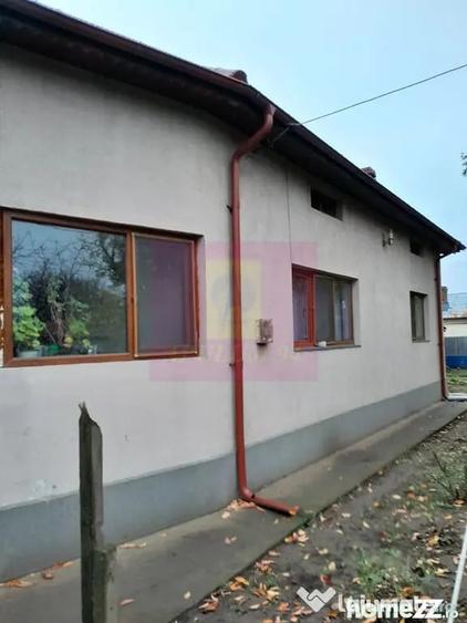 Casă cu 7 camere cu Teren 1500 Mp în Islaz