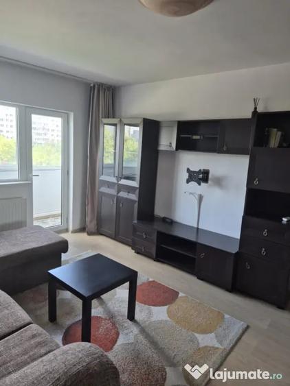 Apartament cu 3 camere semidecomandat în Drumul Taberei