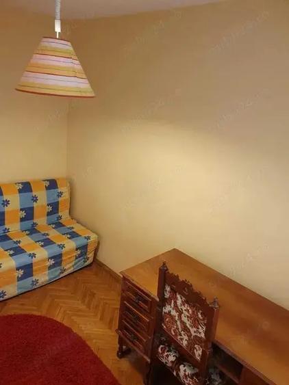 Apartament cu 3 camere semidecomandat în Dacia