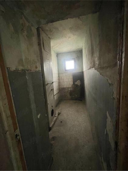 Melodiei 8,apartament 2 camere,etaj 4,trebuie renovat,33000 euro negociabil - 2