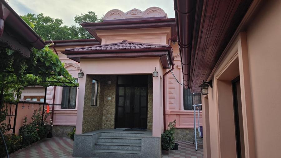 Casă individuală cu 3 camere cu Canalizare în Central