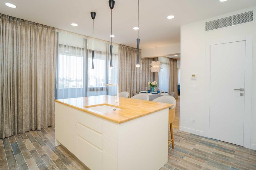 Penthouse cu 3 camere decomandat, mobilat în Tudor Vladimirescu