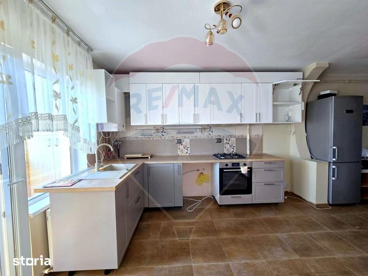 Apartament cu 3 camere de vanzare, parcare ?esul de Sus, Flore?ti - 2