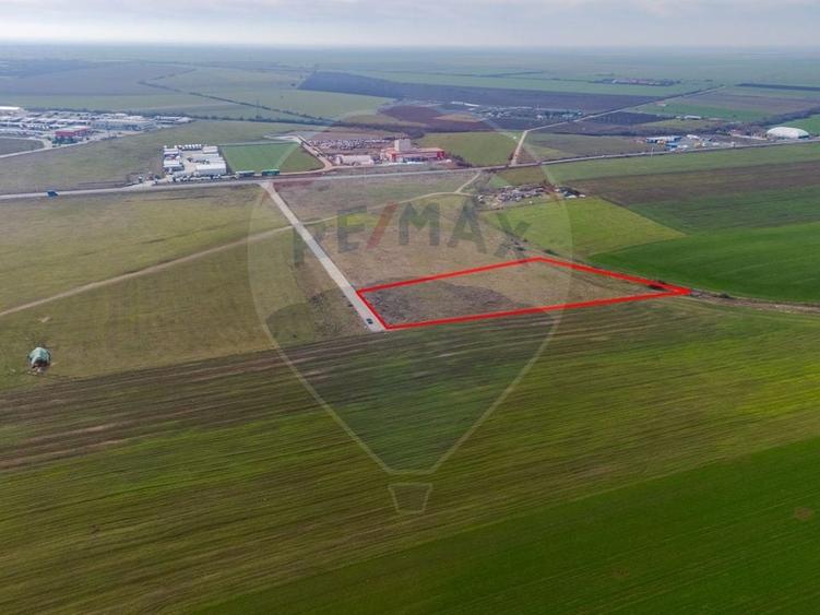 Teren Construcții intravilan de 10000 mp, în Sud