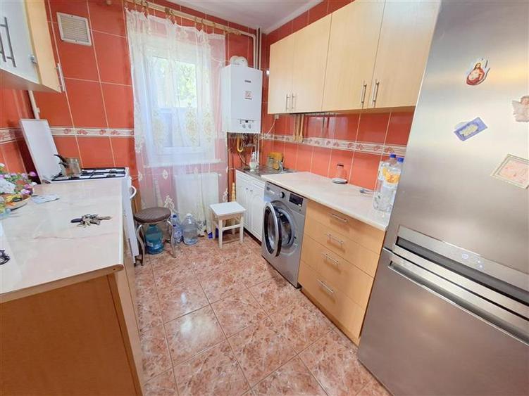 Apartament 3 camere, mobilat si utilat, etaj 1, zona Milcov - 13