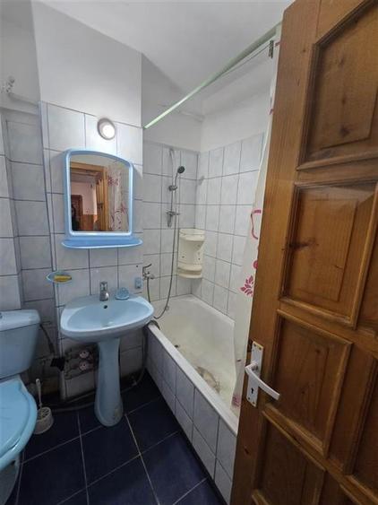 Apartament cu 3 camere decomandat, mobilat în Central
