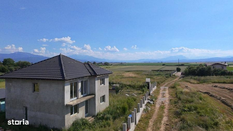 Casă cu 4 camere în Stupini