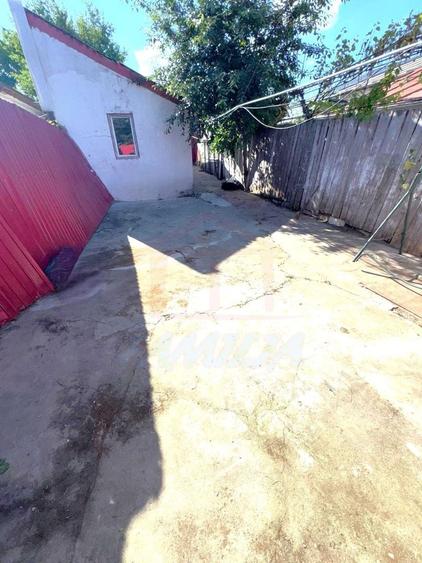 Casă individuală cu 3 camere cu Canalizare în Piața Centrală