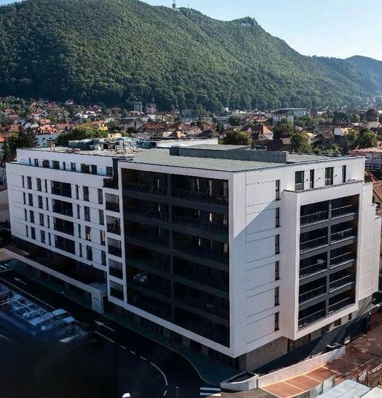 Apartament cu 4 camere decomandat în Sud
