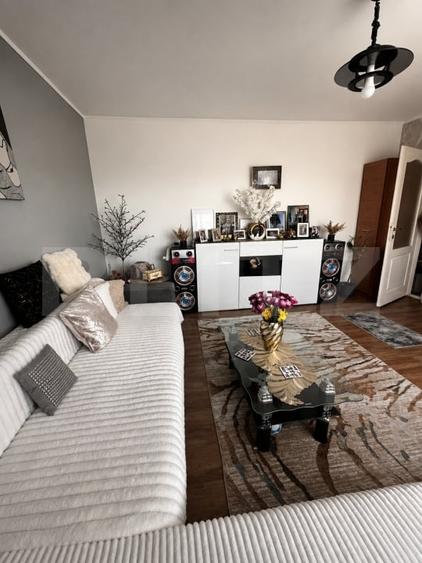 Apartament cu 4 camere, 79 mp, mobilat și utilat, zona Blocuri - 2