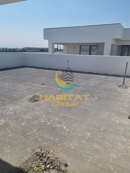 Penthouse cu 4 camere decomandat în Central