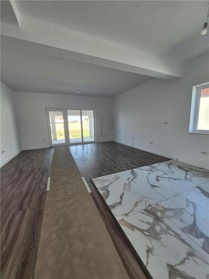 Duplex cu 5 camere cu Canalizare în Moșnița Nouă