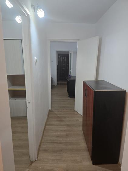 Apartament cu 3 camere semidecomandat în Popoveni