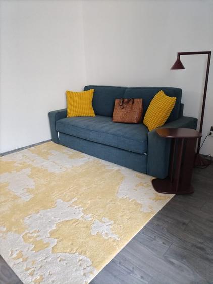 Apartament cu 3 camere semidecomandat în Dămăroaia