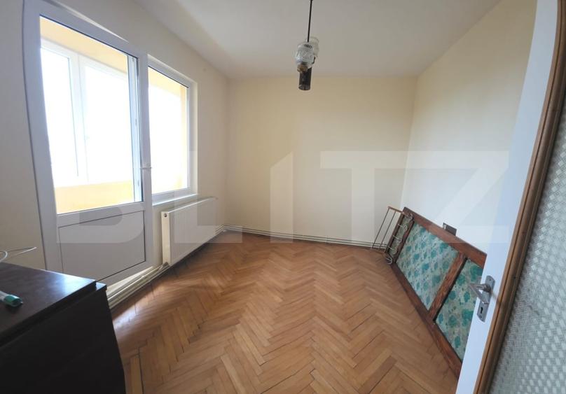 Apartament cu 3 camere decomandat, mobilat în Calea Sighisoarei