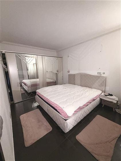Apartament cu 3 camere semidecomandat, mobilat în Florești