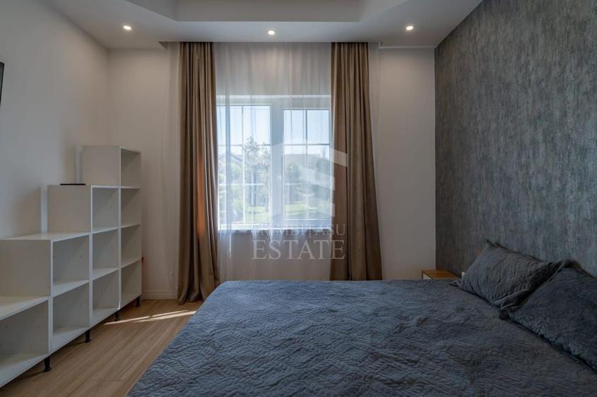Casă cu 5 camere cu Teren 795 Mp în Siminoc