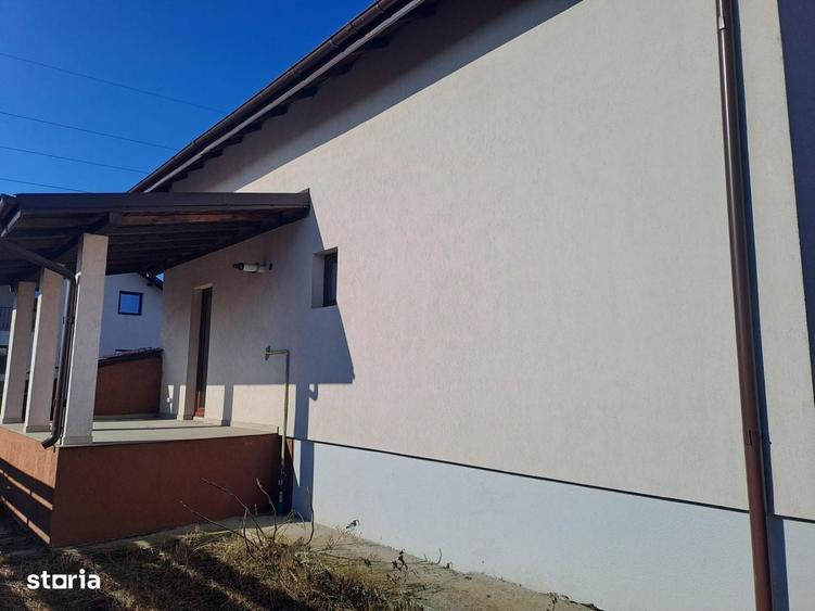 Casă cu 4 camere cu Teren 400 Mp în Central