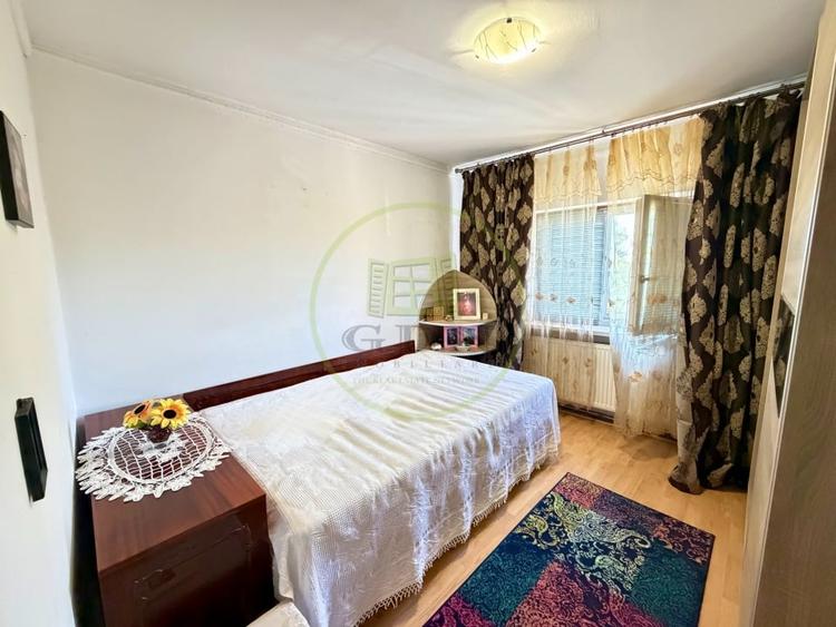 Apartament cu 4 camere decomandat, mobilat în Craiovița Nouă